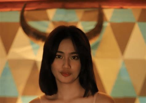 Ayanna Misola, Gab Lagman satisfy fantasies in 'Bula' .
